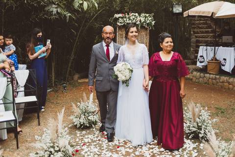 entrada da noiva com pais'