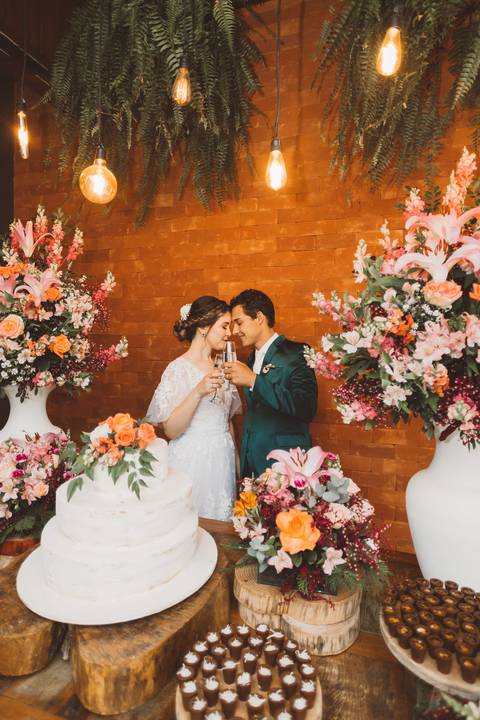 fotos na mesa do bolo '