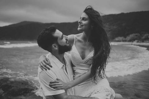 Fotografia ensaio pre casamento praia do Guaiuba Guaruja SP'