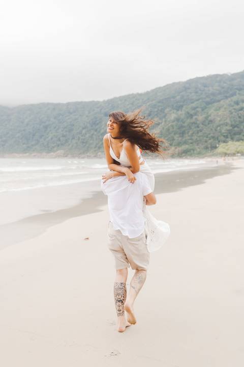 Fotografia ensaio pre casamento praia do Guaiuba Guaruja SP'