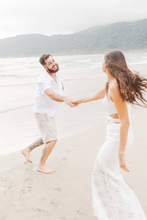 Fotografia ensaio pre casamento praia do Guaiuba Guaruja SP'