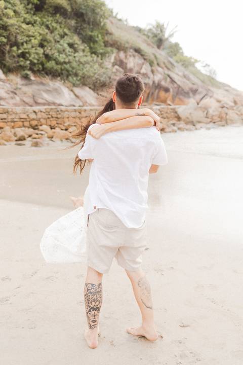 Fotografia ensaio pre casamento praia do Guaiuba Guaruja SP'