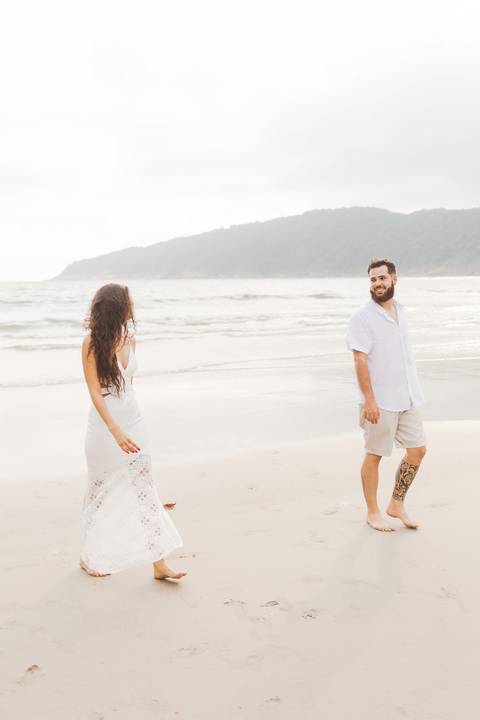 Fotografia ensaio pre casamento praia do Guaiuba Guaruja SP'
