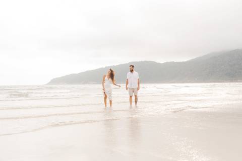 Fotografia ensaio pre casamento praia do Guaiuba Guaruja SP'