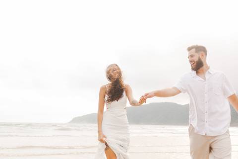 Fotografia ensaio pre casamento praia do Guaiuba Guaruja SP'