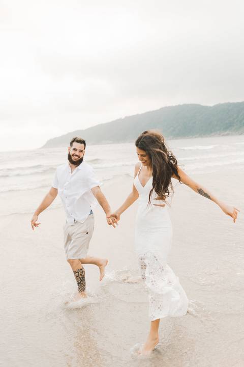 Fotografia ensaio pre casamento praia do Guaiuba Guaruja SP'