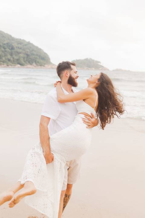 Fotografia ensaio pre casamento praia do Guaiuba Guaruja SP'