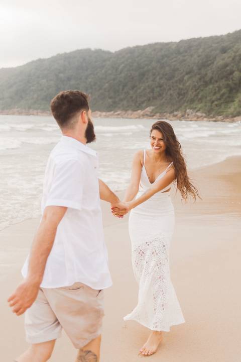 Fotografia ensaio pre casamento praia do Guaiuba Guaruja SP'
