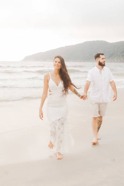 Fotografia ensaio pre casamento praia do Guaiuba Guaruja SP'