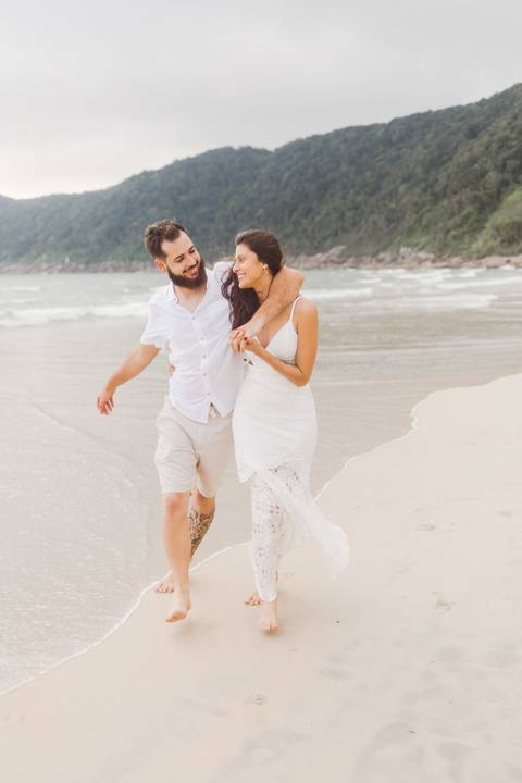 Fotografia ensaio pre casamento praia do Guaiuba Guaruja SP'