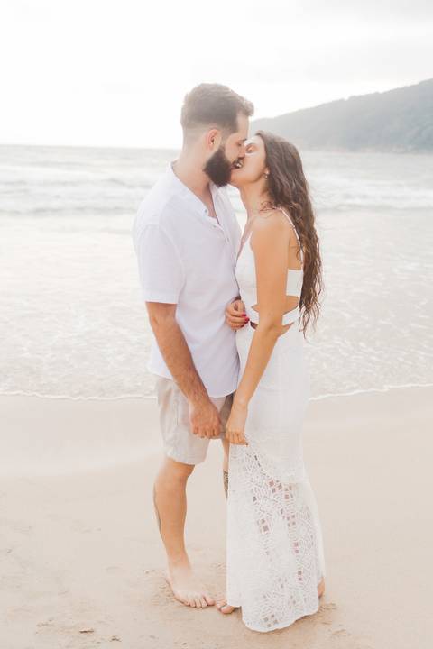 Fotografia ensaio pre casamento praia do Guaiuba Guaruja SP'