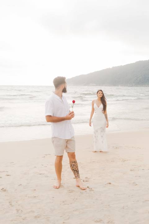Fotografia ensaio pre casamento praia do Guaiuba Guaruja SP'