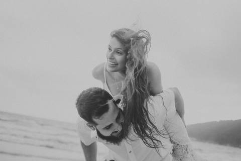 Fotografia ensaio pre casamento praia do Guaiuba Guaruja SP'