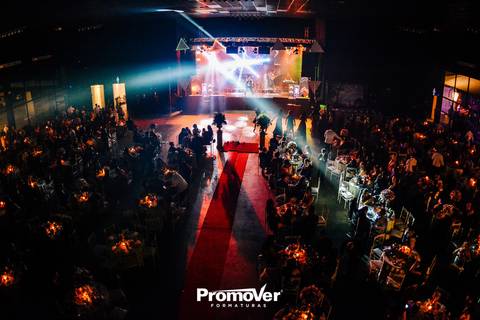 palco para bandas de baile de formatura'