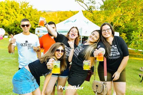 formandos no churrasco de formatura'