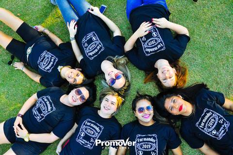 formandos no churrasco de formatura'