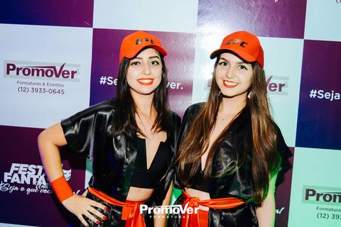 belas formandas na festa a fantasia de formatura'