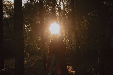 ensaio de casal na floresta'