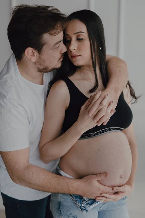 Ensaio lindo de gestante em estúdio '