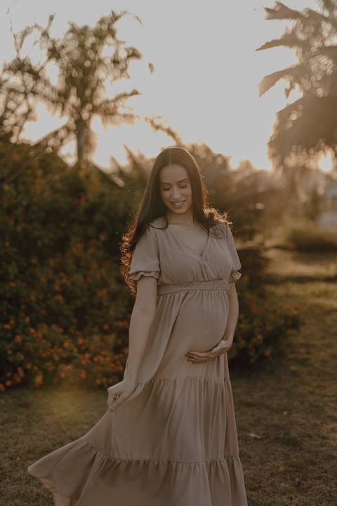 Inspiração de look para ensaio ao ar livre de gestante'