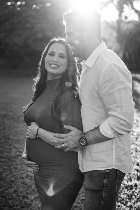 Inspiração de foto casal espontânea em ensaio externo'