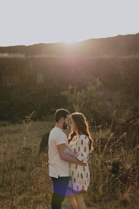 Foto romântica de casal em ensaio pré wedding '