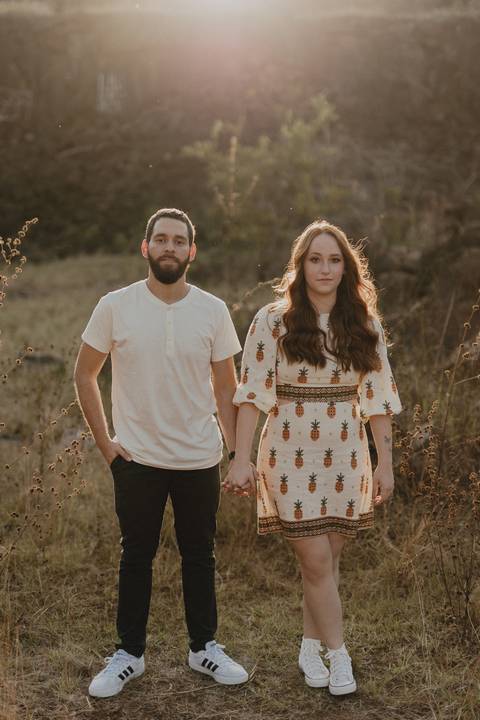 Retrato de casal em ensaio ao ao livre '