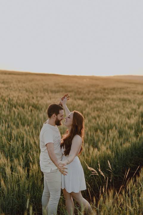 Ensaio pré wedding no campo '