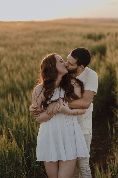 Ensaio pré wedding no campo '