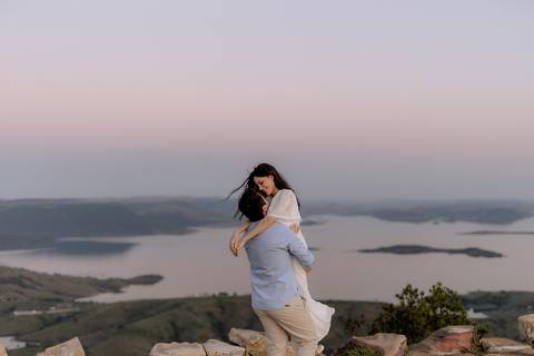 Inspiração de foto de casal para ensaio na montanha '