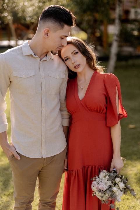 Poses diferentes para ensaio de casal'