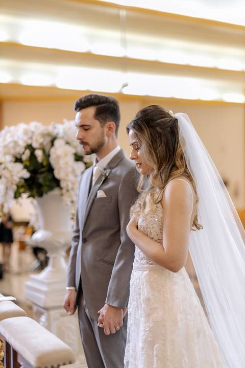 Benção dos noivos em casamento na igreja'