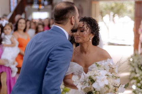 Comprimento dos noivos em casamento na igreja'