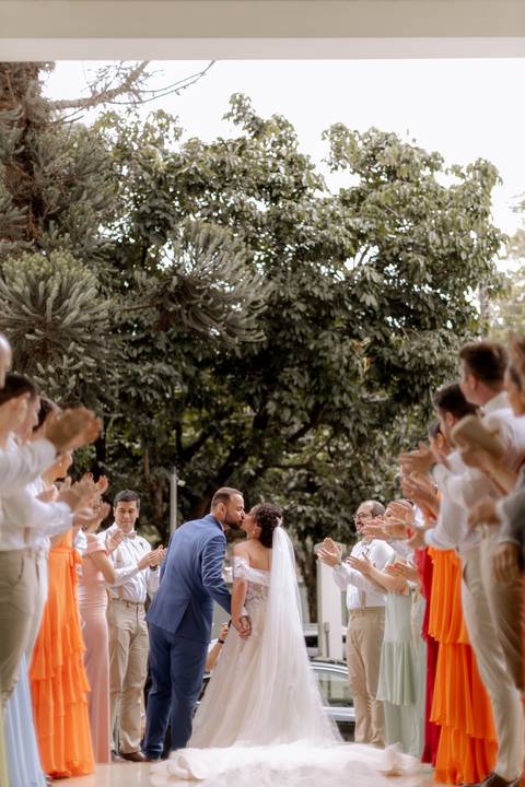 Saída dos noivos da igreja'