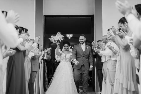 Saída dos noivos da igreja'