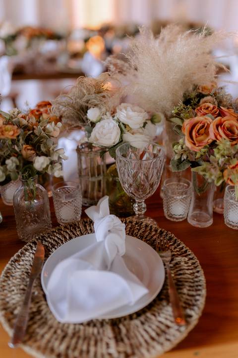 Decoração estilo boho para casamento intimista de dia'