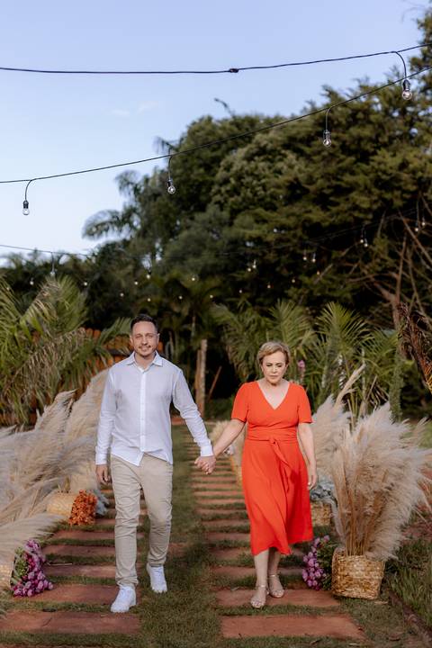 Entrada do noivo em casamento no campo '