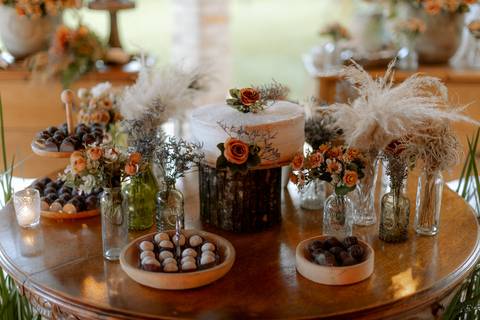 Decoração estilo boho para casamento intimista de dia'