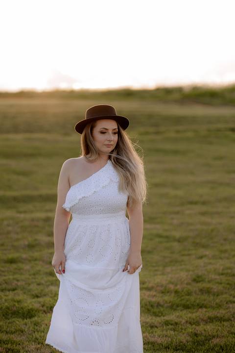 Inspiração de retrato feminino no campo '