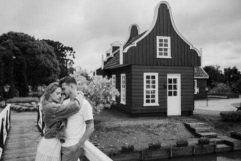 Ensaio pré wedding em parque historio holandês no paraná em carambeí'