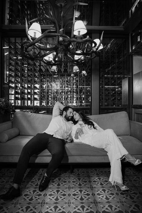 inspiração de foto descontraída no sofá '