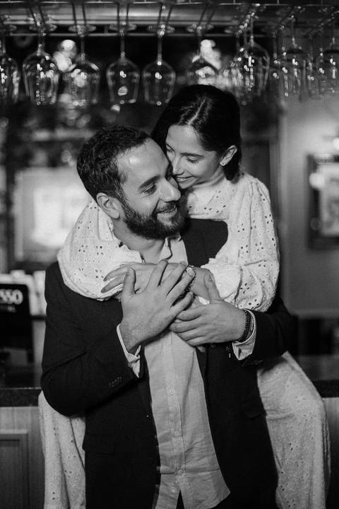 inspiração de ensaio pré wedding em restaurante com estilo francês '