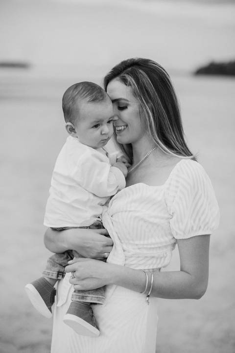 mãe com seu filho em ensaio pré wedding '