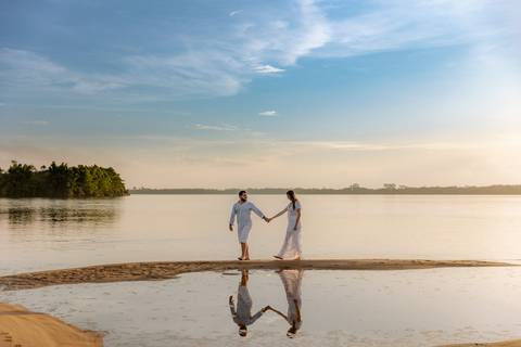 Casal em fotos diferentes com água no Paraná'