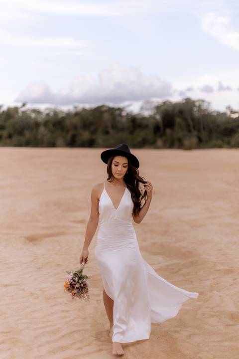 Inspiração de retrato feminino em ensaio na praia '