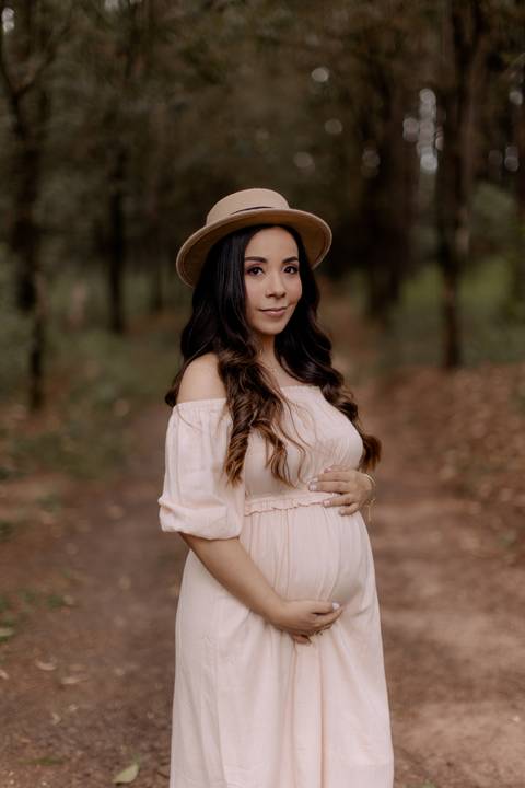 gestante delicada em suas fotos de gravida criativa e leve em Cianorte'