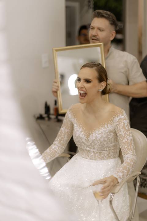 noiva se arrumando para o grande dia'