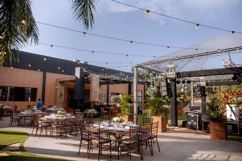 decoração de casamento ao ar livre de dia'