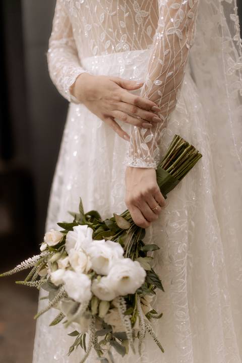 buquê de noiva com flores brancas'