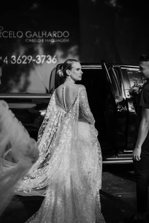 noiva indo para o local do casamento '